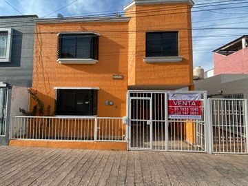Casa Venta Cerca Plaza Patria, Habitacional Seattle, Zapopan.