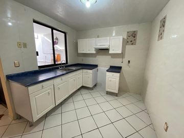 Casa Venta Cerca Plaza Patria, Habitacional Seattle, Zapopan.