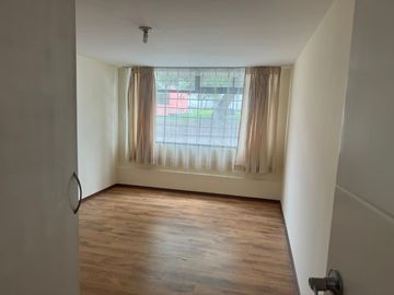 VENTA CASA QUITO 4 DEPARTAMENTOS LA CONCEPCIÓN A 400 MT ESTACIÓN TROLE LABRADOR