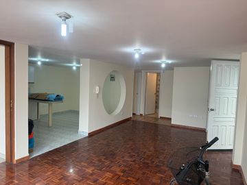 VENTA CASA QUITO 4 DEPARTAMENTOS LA CONCEPCIÓN A 400 MT ESTACIÓN TROLE LABRADOR