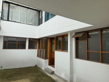 VENTA CASA QUITO 4 DEPARTAMENTOS LA CONCEPCIÓN A 400 MT ESTACIÓN TROLE LABRADOR