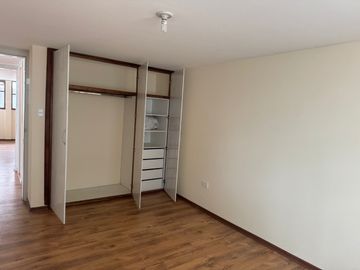 VENTA CASA QUITO 4 DEPARTAMENTOS LA CONCEPCIÓN A 400 MT ESTACIÓN TROLE LABRADOR
