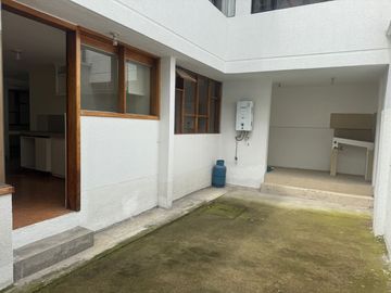 VENTA CASA QUITO 4 DEPARTAMENTOS LA CONCEPCIÓN A 400 MT ESTACIÓN TROLE LABRADOR