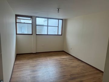 VENTA CASA QUITO 4 DEPARTAMENTOS LA CONCEPCIÓN A 400 MT ESTACIÓN TROLE LABRADOR