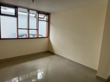VENTA CASA QUITO 4 DEPARTAMENTOS LA CONCEPCIÓN A 400 MT ESTACIÓN TROLE LABRADOR