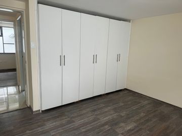 VENTA CASA QUITO 4 DEPARTAMENTOS LA CONCEPCIÓN A 400 MT ESTACIÓN TROLE LABRADOR