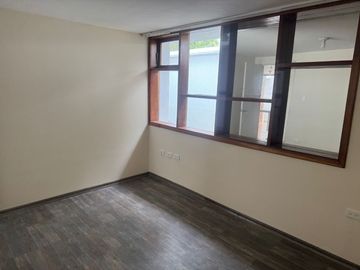 VENTA CASA QUITO 4 DEPARTAMENTOS LA CONCEPCIÓN A 400 MT ESTACIÓN TROLE LABRADOR