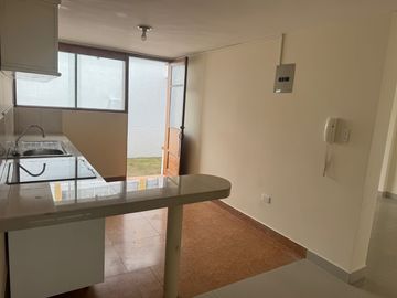 VENTA CASA QUITO 4 DEPARTAMENTOS LA CONCEPCIÓN A 400 MT ESTACIÓN TROLE LABRADOR