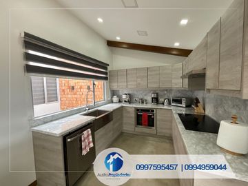 VENDO EDIFICIO DE LUJO EN CUENCA SECTOR TOTORACOCHA