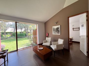 Venta de Moderna Casa de Campo con Piscina en Condominio La Quebrada – Cieneguilla
