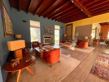 Venta de Moderna Casa de Campo con Piscina en Condominio La Quebrada – Cieneguilla