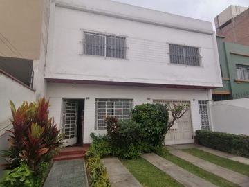Departamento Tipo Casa Para Familia Grande. Muy Acogedora.