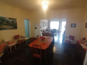 Departamento Tipo Casa Para Familia Grande. Muy Acogedora.