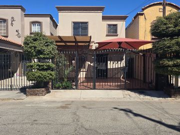 VILLAS DEL REY LINDA CASA DE VENTA SOLO CONTADO