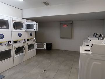 Central Y Tranquilo A Pasos De Alto Las Condes, Casi Nuevo