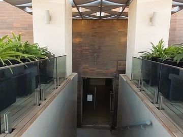 Central Y Tranquilo A Pasos De Alto Las Condes, Casi Nuevo