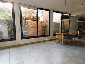 Central Y Tranquilo A Pasos De Alto Las Condes, Casi Nuevo