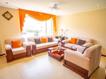 CASA EN VENTA - 3 HABITACIONES - CONOCOTO