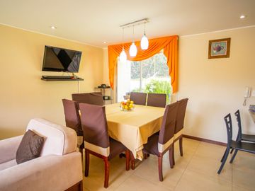 CASA EN VENTA - 3 HABITACIONES - CONOCOTO