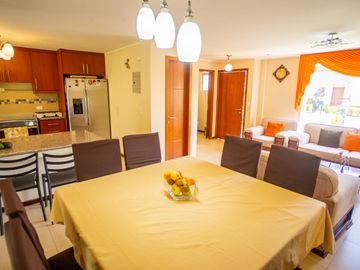 CASA EN VENTA - 3 HABITACIONES - CONOCOTO