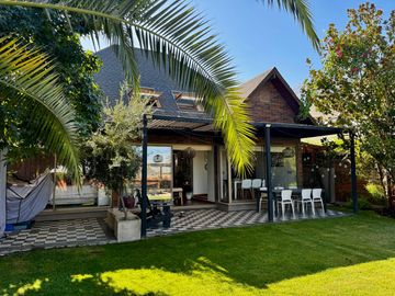 Amplia casa de 210 m2 5d 4b, Terreno 516m2 Jardines de Las Pircas Peñalolén.