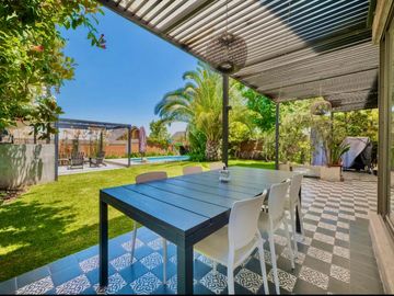 Amplia casa de 210 m2 5d 4b, Terreno 516m2 Jardines de Las Pircas Peñalolén.