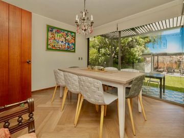 Amplia casa de 210 m2 5d 4b, Terreno 516m2 Jardines de Las Pircas Peñalolén.