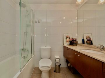 Amplia casa de 210 m2 5d 4b, Terreno 516m2 Jardines de Las Pircas Peñalolén.