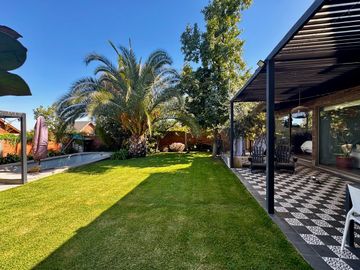 Amplia casa de 210 m2 5d 4b, Terreno 516m2 Jardines de Las Pircas Peñalolén.