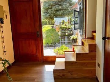 Amplia casa de 210 m2 5d 4b, Terreno 516m2 Jardines de Las Pircas Peñalolén.