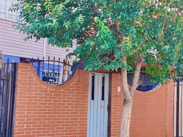 Oferta de Casa de 4d 2b Jardines de Santa María en Maipu.