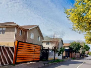 Oferta de Casa de 4d 2b Jardines de Santa María en Maipu.