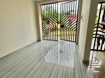 Tarapoto es el centro, ok. ¿Pero has visto cómo crece La Banda de Shilcayo? Esta casa de 3 pisos en La Banda de Shilcayo te ofrece 'otra perspectiva'.