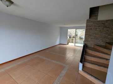 CASA DE VENTA 3 DORMITORIOS DENTRO DE CONJUNTO EN CARCELEN CERCA A TERMINAL TERRESTRE