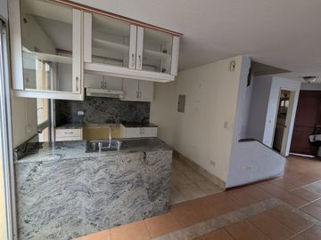 CASA DE VENTA 3 DORMITORIOS DENTRO DE CONJUNTO EN CARCELEN CERCA A TERMINAL TERRESTRE