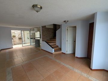 CASA DE VENTA 3 DORMITORIOS DENTRO DE CONJUNTO EN CARCELEN CERCA A TERMINAL TERRESTRE