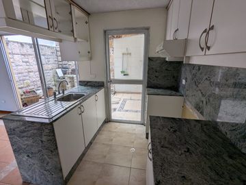 CASA DE VENTA 3 DORMITORIOS DENTRO DE CONJUNTO EN CARCELEN CERCA A TERMINAL TERRESTRE