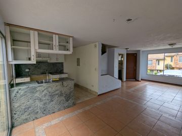 CASA DE VENTA 3 DORMITORIOS DENTRO DE CONJUNTO EN CARCELEN CERCA A TERMINAL TERRESTRE