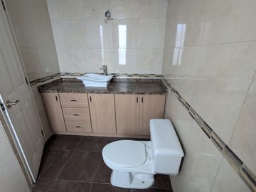 CASA DE VENTA 3 DORMITORIOS DENTRO DE CONJUNTO EN CARCELEN CERCA A TERMINAL TERRESTRE