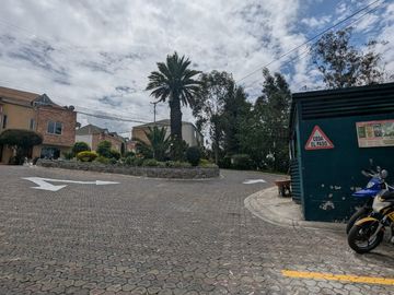 CASA DE VENTA 3 DORMITORIOS DENTRO DE CONJUNTO EN CARCELEN CERCA A TERMINAL TERRESTRE