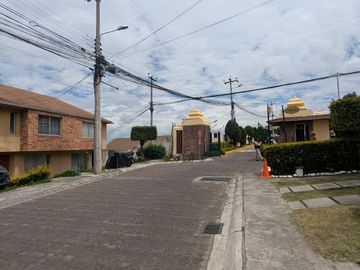 CASA DE VENTA 3 DORMITORIOS DENTRO DE CONJUNTO EN CARCELEN CERCA A TERMINAL TERRESTRE