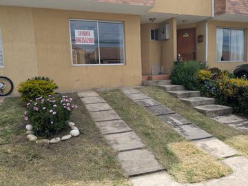 CASA DE VENTA 3 DORMITORIOS DENTRO DE CONJUNTO EN CARCELEN CERCA A TERMINAL TERRESTRE
