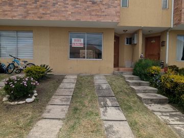 CASA DE VENTA 3 DORMITORIOS DENTRO DE CONJUNTO EN CARCELEN CERCA A TERMINAL TERRESTRE