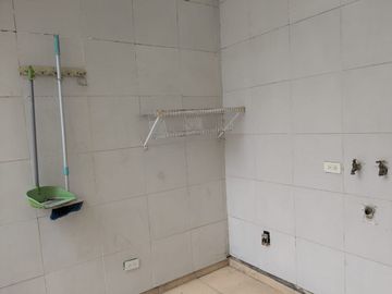 CASA DE VENTA 3 DORMITORIOS DENTRO DE CONJUNTO EN CARCELEN CERCA A TERMINAL TERRESTRE