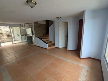 CASA DE VENTA 3 DORMITORIOS DENTRO DE CONJUNTO EN CARCELEN CERCA A TERMINAL TERRESTRE
