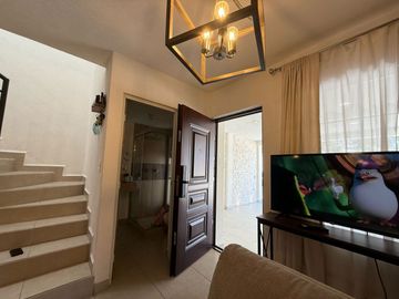 CASA EN VENTA EN CASTELLO RESIDENCIAL LEON GTO ZONA SUR UBICADA FRENTE ÁREA VERDE Y PÉRGOLA.