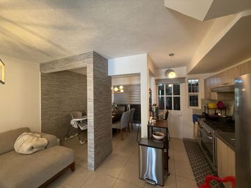 CASA EN VENTA EN CASTELLO RESIDENCIAL LEON GTO ZONA SUR UBICADA FRENTE ÁREA VERDE Y PÉRGOLA.