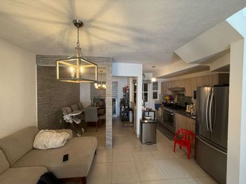 CASA EN VENTA EN CASTELLO RESIDENCIAL LEON GTO ZONA SUR UBICADA FRENTE ÁREA VERDE Y PÉRGOLA.