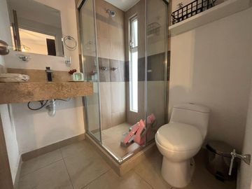 CASA EN VENTA EN CASTELLO RESIDENCIAL LEON GTO ZONA SUR UBICADA FRENTE ÁREA VERDE Y PÉRGOLA.
