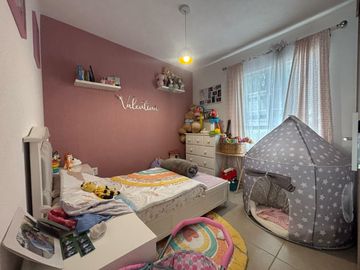 CASA EN VENTA EN CASTELLO RESIDENCIAL LEON GTO ZONA SUR UBICADA FRENTE ÁREA VERDE Y PÉRGOLA.